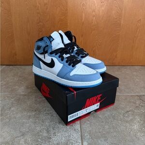Nike Jordan 1 Retro High "UNC" Size 6Y / Women's 7.5